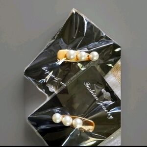 Set of 2 Faux Pearl Goldtone 2 in hair clips